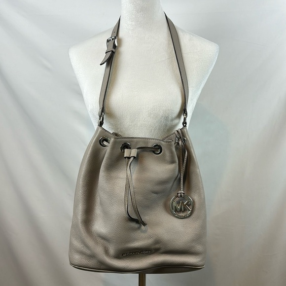 Michael Kors Gray Leather Bucket Bag Drawstring Shoulder Bag Purse - Picture 1 of 16